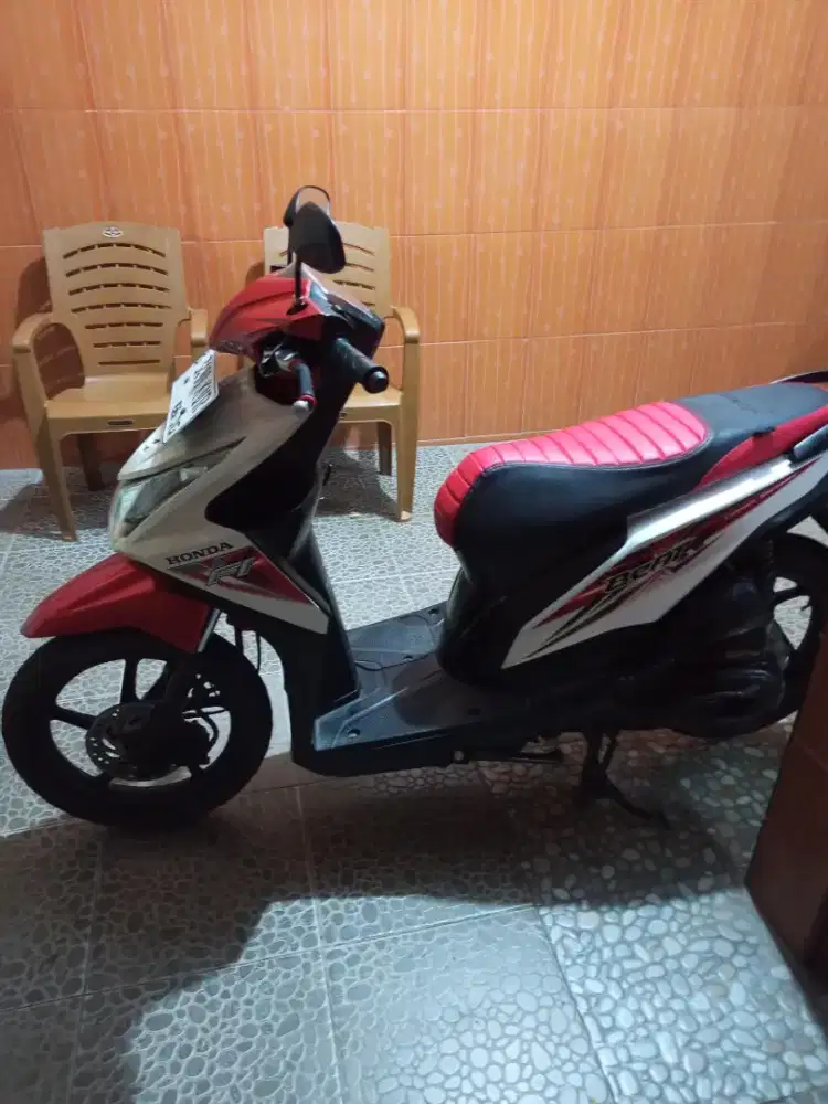 Honda Beat Merah 2015