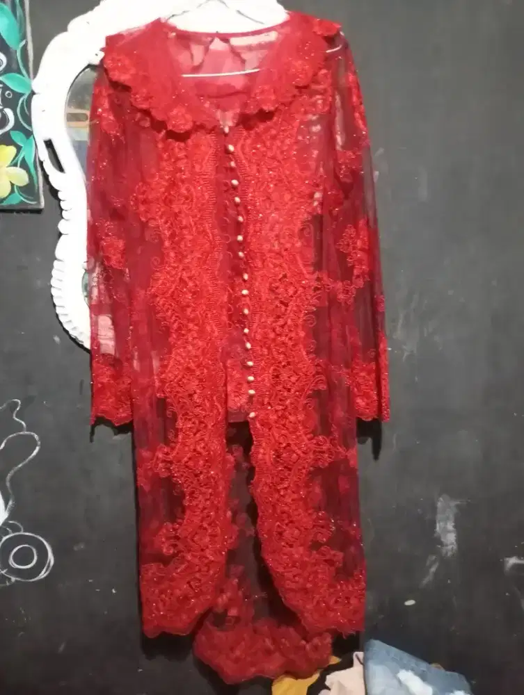 kebaya merah panjang