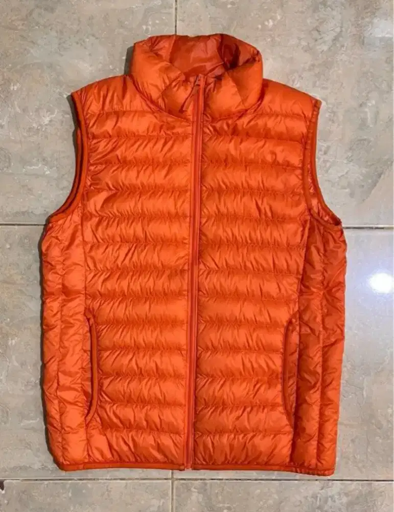 Vest uniqlo size S fit M