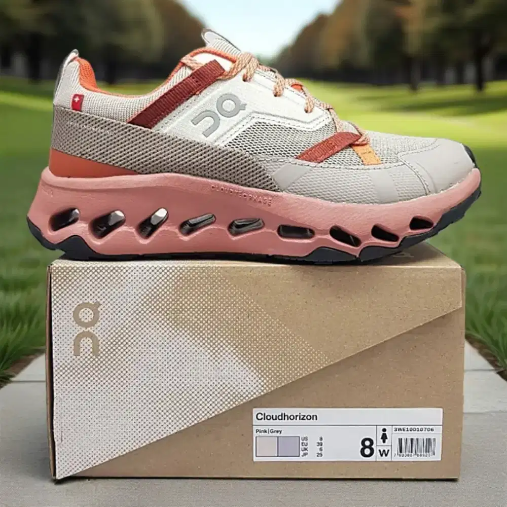 Sepatu running on cloud