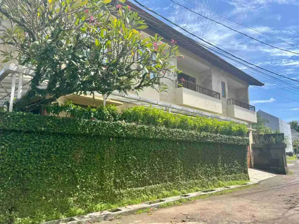 Rumah Strategis Furnished di Puri Gading Jimbaran