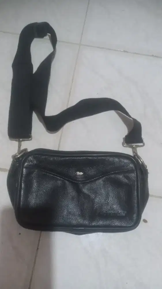 Tas pesta baru dan bekas