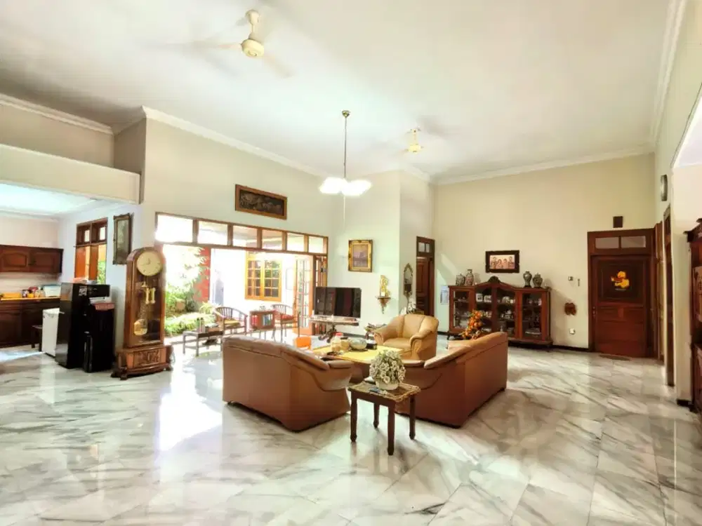 Rumah Pusat Kota siap huni Fully Furnish di Walikota Mustajab luas 604m2 dimensi 22x29 meter, buat komersial office, cafe,showroom