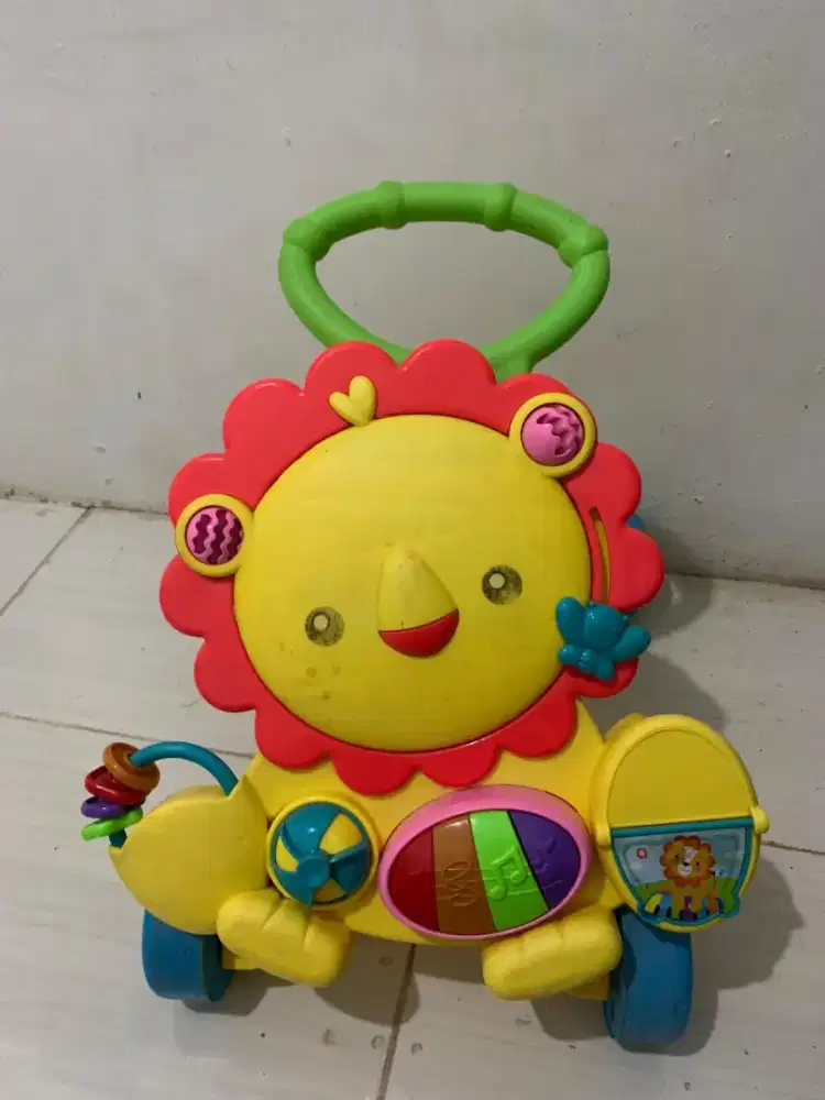 Alat belajar jalan bayi