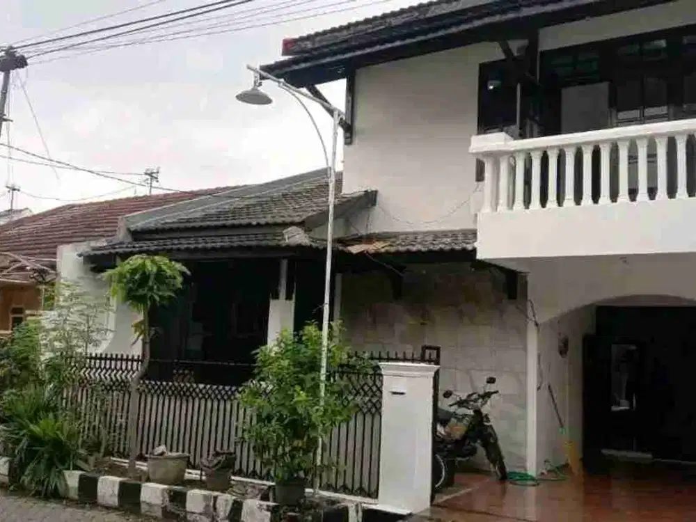 Rumah disewakan pondok Chandra rungkut lokasi strategis MERR
