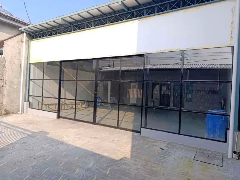 Ruang Usaha konsep industrial di kampus UMS