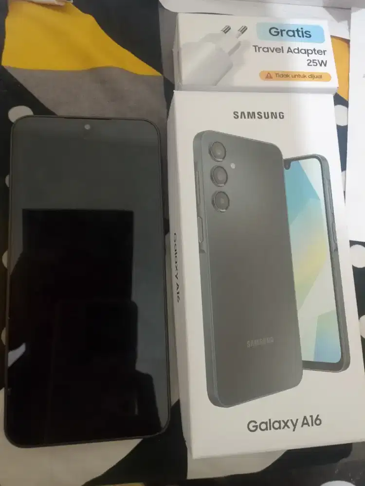 Samsung A16 hitam baru dibuka