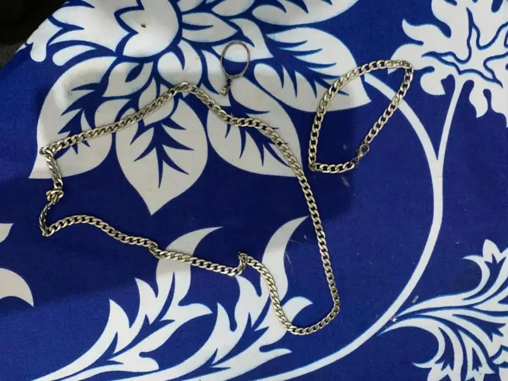 Kalung gelang dan liontin