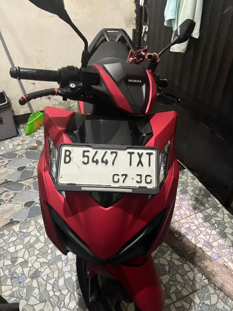 DI JUAL HONDA VARIO 160 2025 MERAH DOFF – KM RENDAH!
