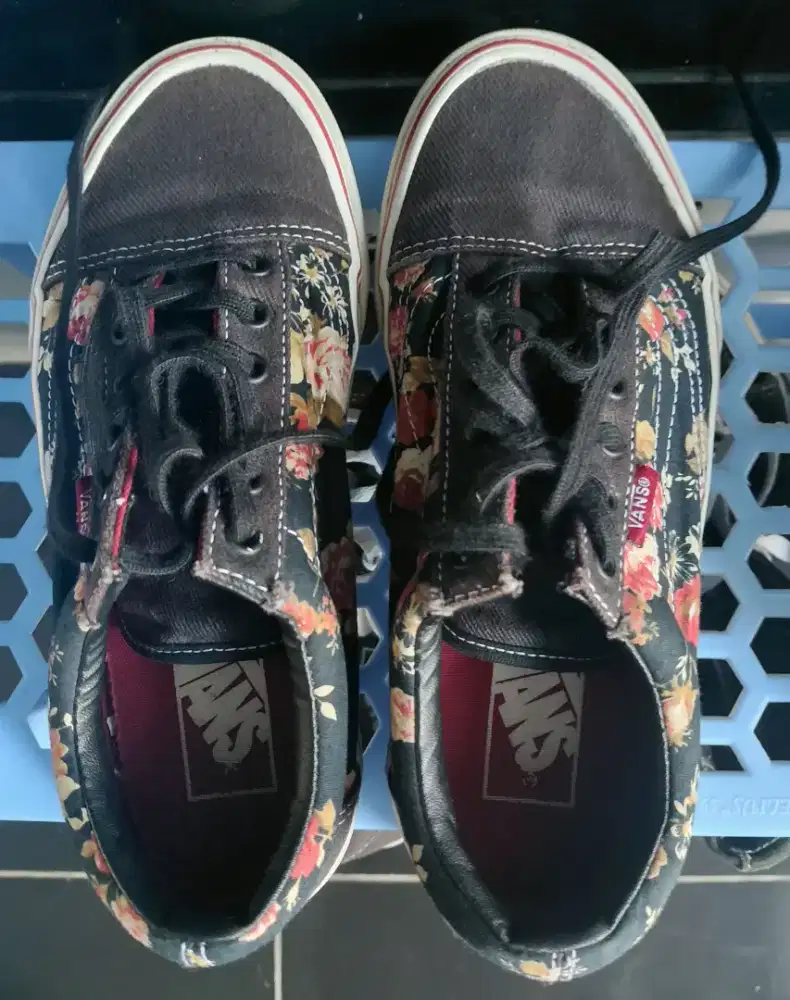 Dijual cepat sepatu VANS ERA Wanita size 37