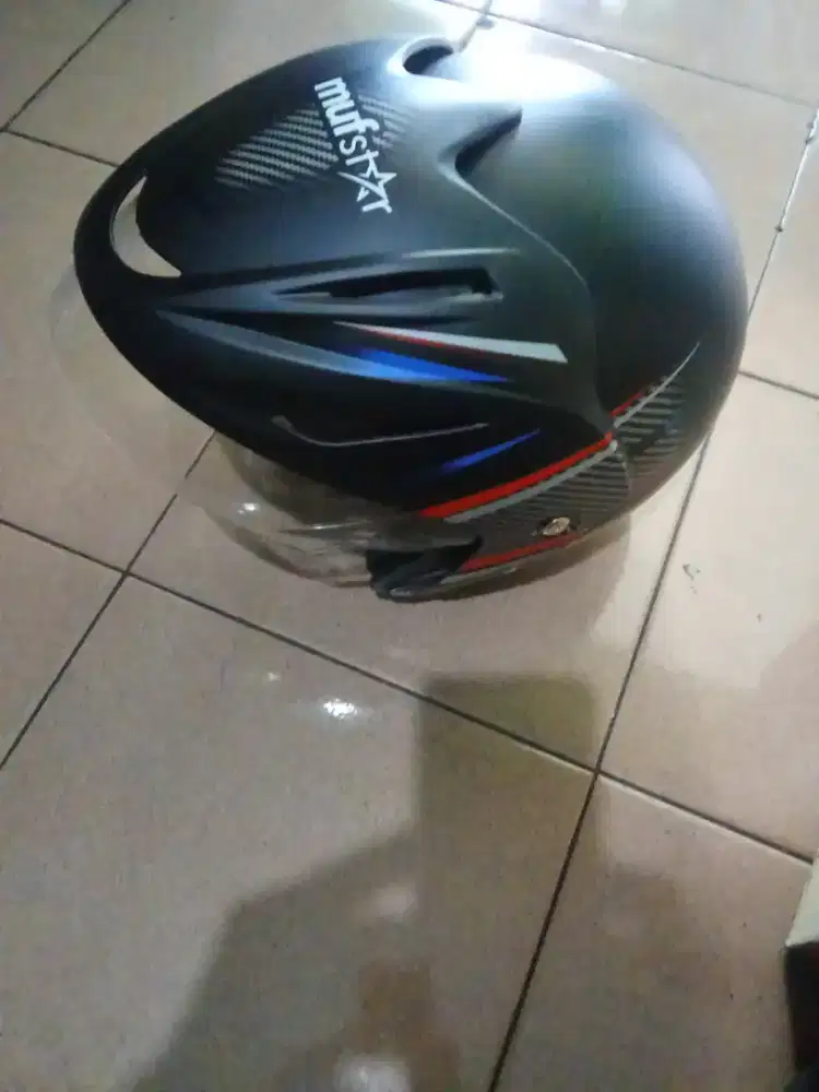 Helm baru dari hadiah dan helm bekas Honda