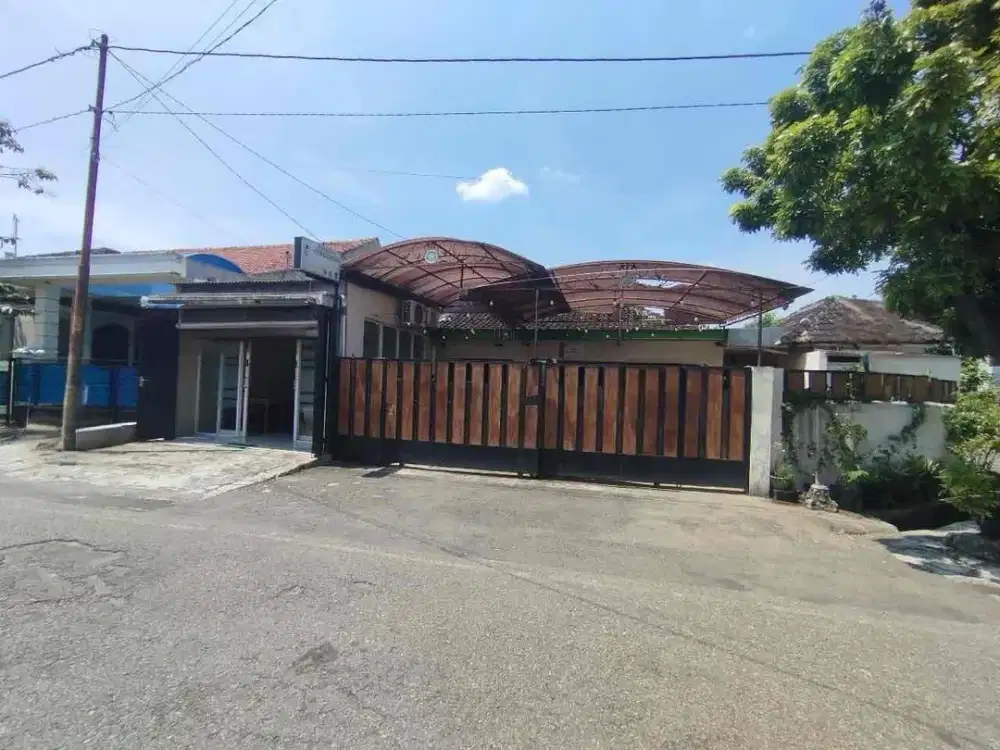 Rumah Second Plus Tempat Usaha Siap Pakai Dekat Simpang Underpass Joglo