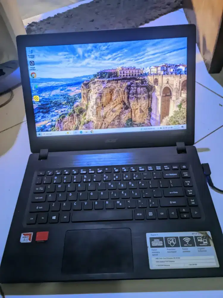 ACER ASPIRE 3 AMD A9 256GB RAM 4GB
