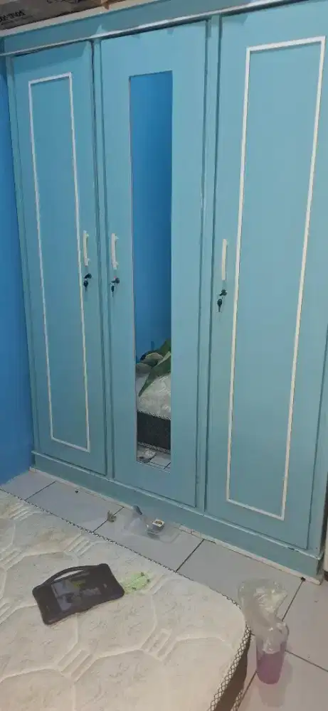 Lemari baju 3 pintu