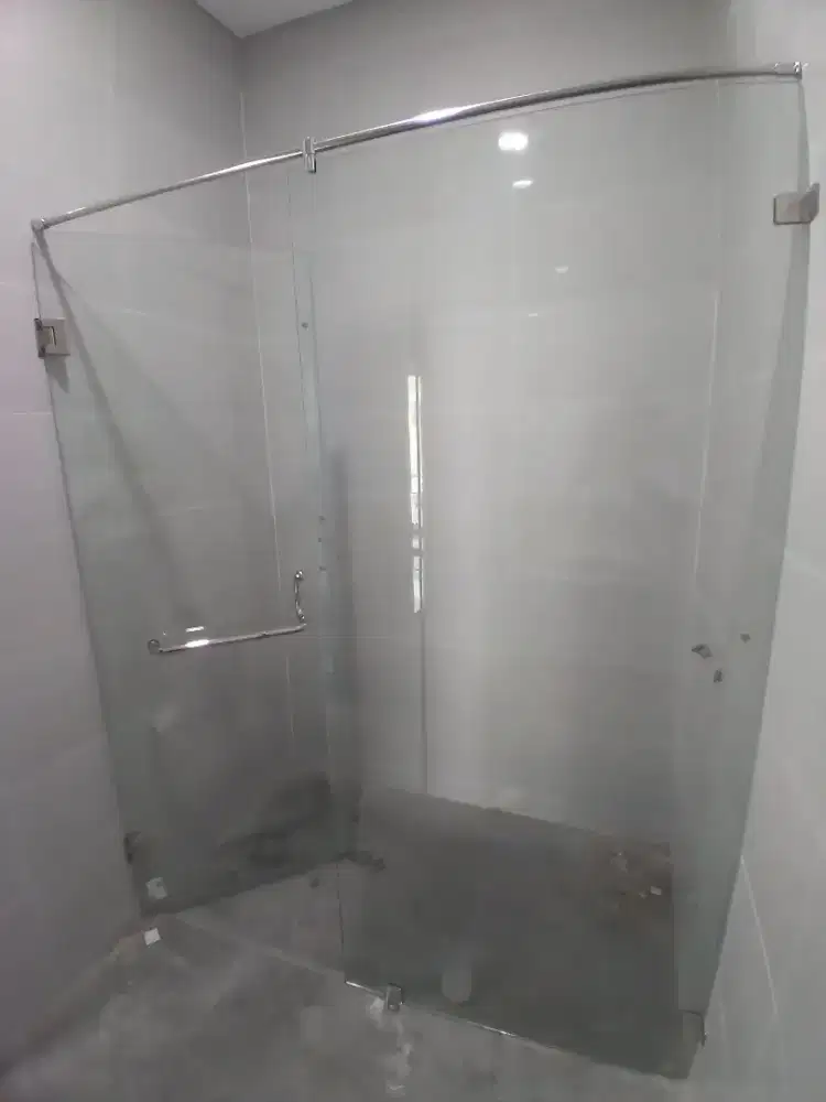 Kaca shower kamar mandi 10mm temperd T200cm L170cm hrg 1 paket 5,9 jt