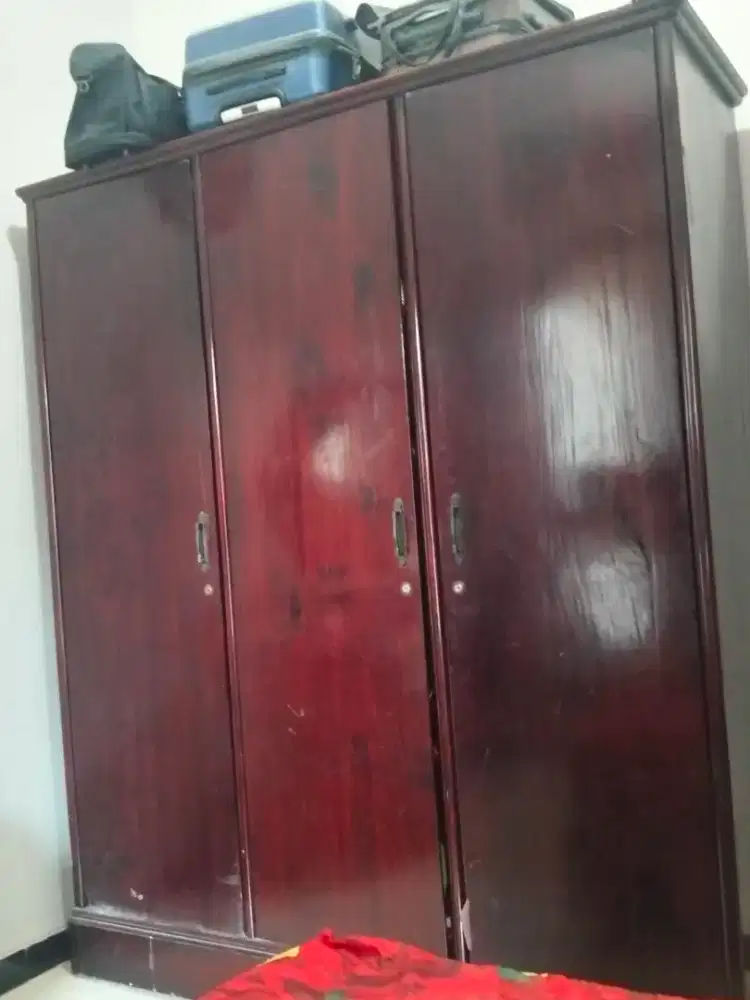 Di jual lemari kayu jati