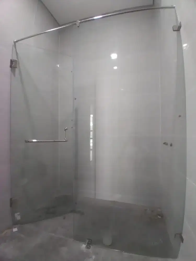 Kaca shower temperdglass 10mm T200cm L170cm harga kepasang 1 set 59 jt