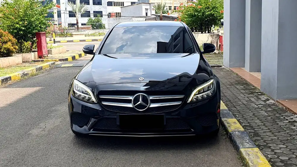 Mercedes Benz Mercy C180 Avantgarde Line Black On Black 2020 NIK 2019