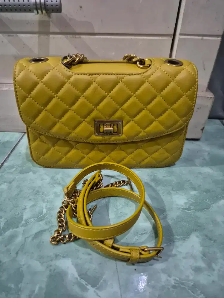 PreLoved Tas Charles & Keith