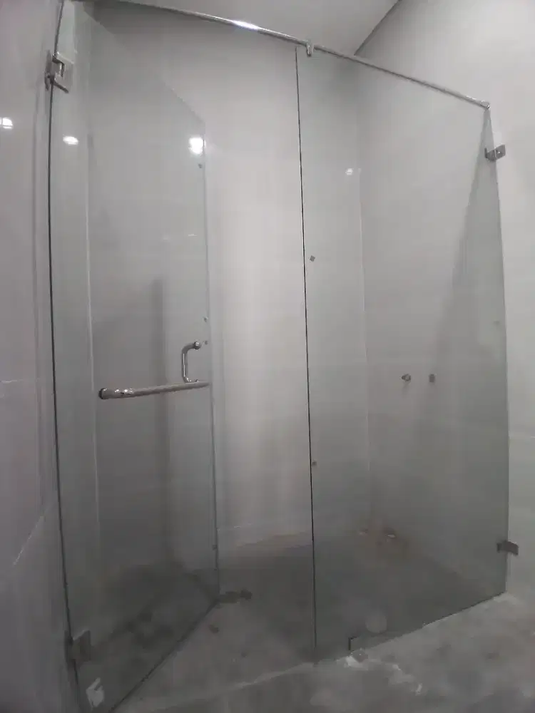 Kaca shower 10mm temperd kamar mandi T200cm L170cm hrg 1 paket 5,9 jt