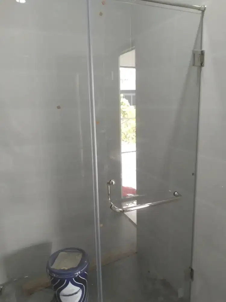 Shower temperdglass 10mm kamar mandi T200cm L170cm hrg kepasang 5,9 jt