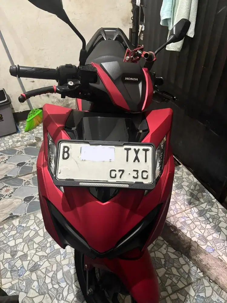 DI JUAL HONDA VARIO 160 2025 MERAH DOFF – KM RENDAH!