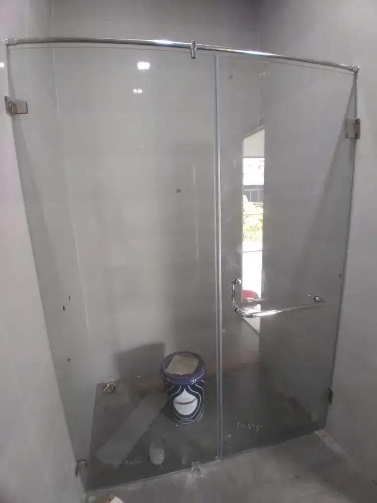 Kaca shower kamar mandi 10mm temperd T200cm L170cm hrg 1 paket 5,9 jt
