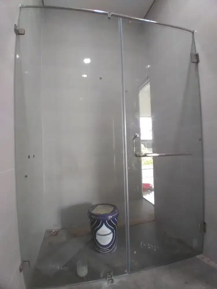 Kaca shower kamar mandi temperd 10mm T200cm L170cm hrg 5,9 jt / paket