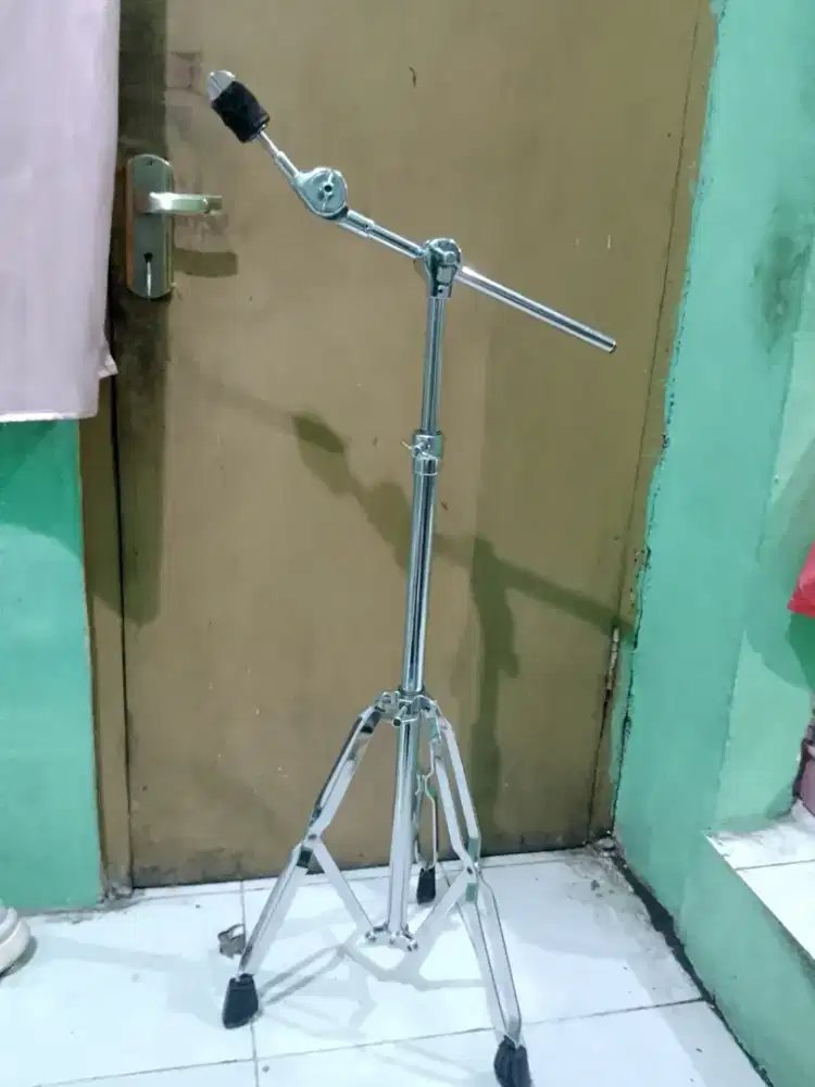 Stand cymbal bomb
