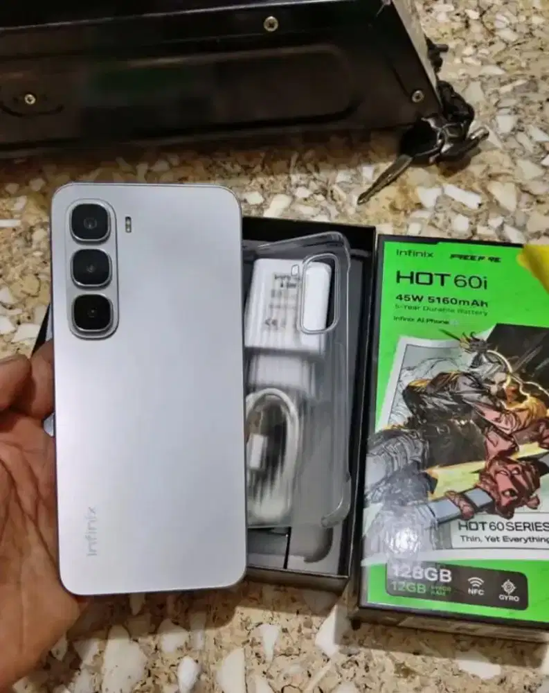 Infinix hot 60i ram 8/256 jual cepet pemakaian 2 Minggu