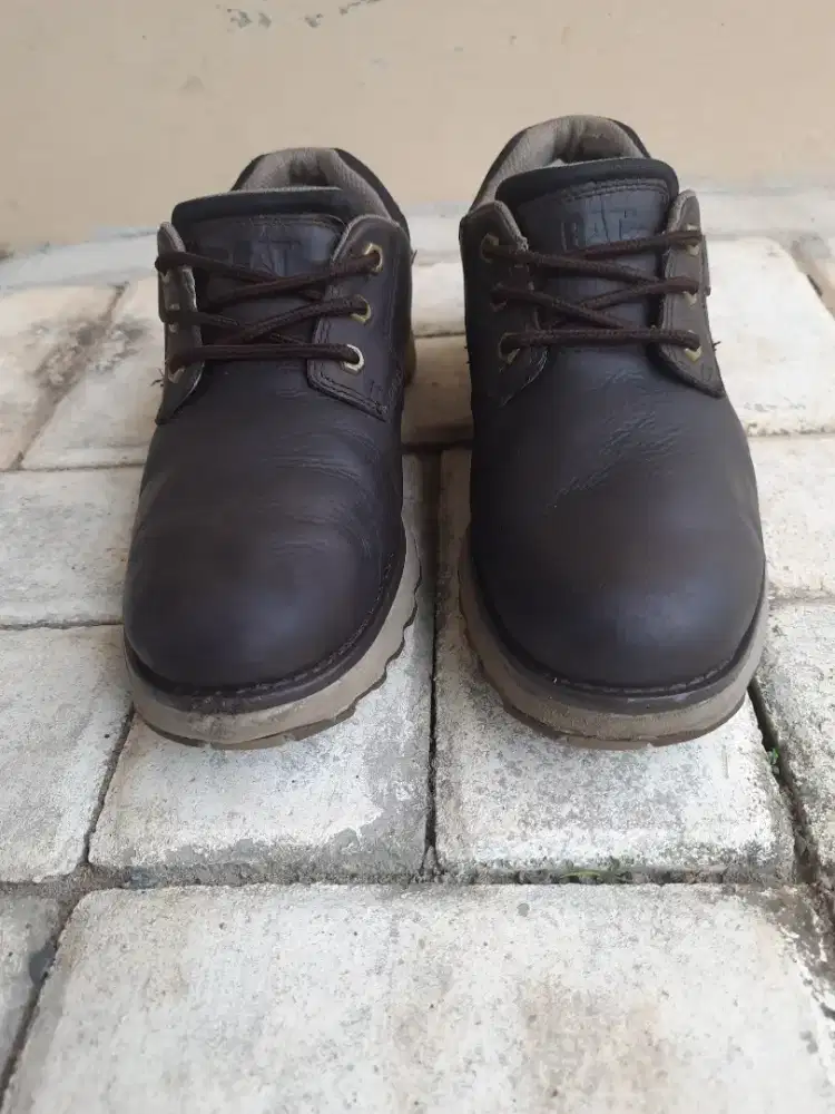 Sepatu kulit CAT size 40