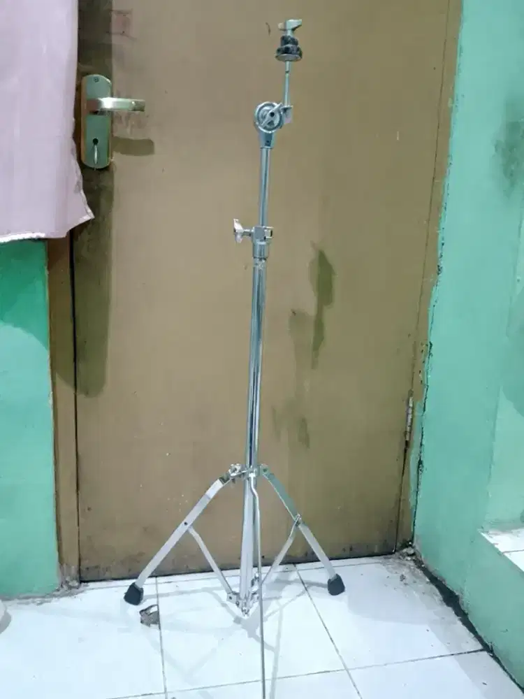 Stand cymbal straight