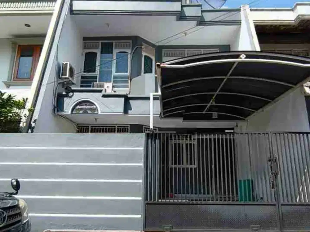 Dijual Murah Rumah Siap Huni 2 Lantai di Komplek Green Garden