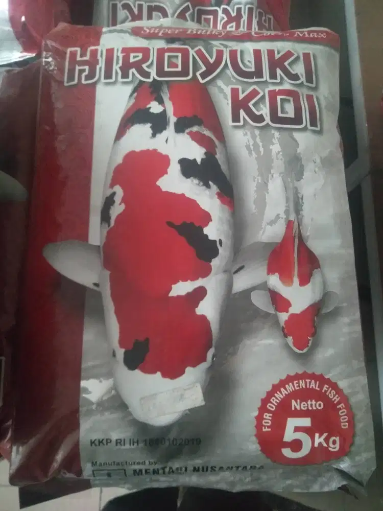 Pakan ikan koi Hiroyuki