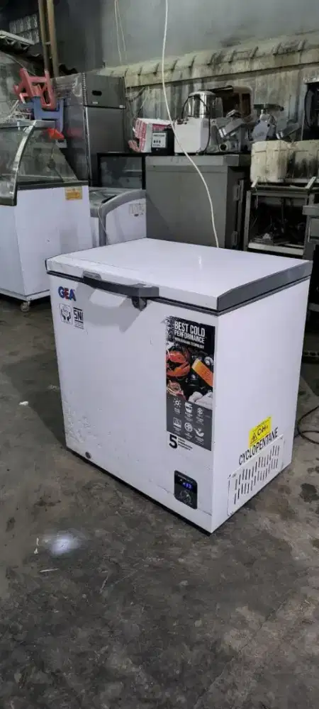 freezer box GEA kapasitas 210 liter