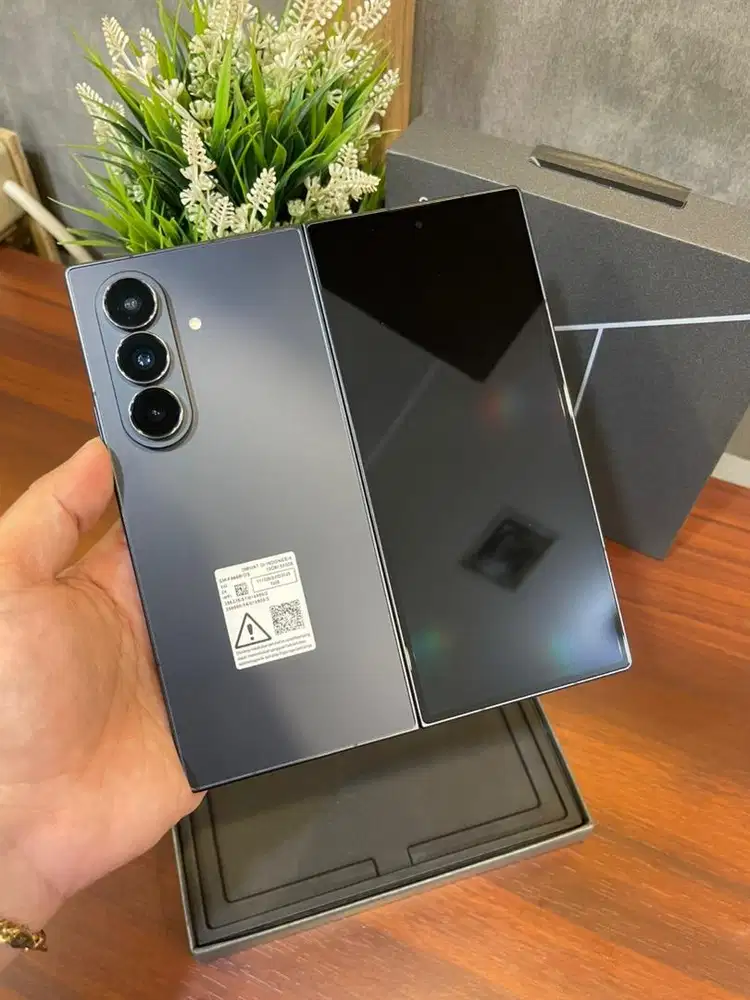 Samsung Galaxy Z Fold 7 12/512 Black Garansi Sein On 02/01/27 Fullset