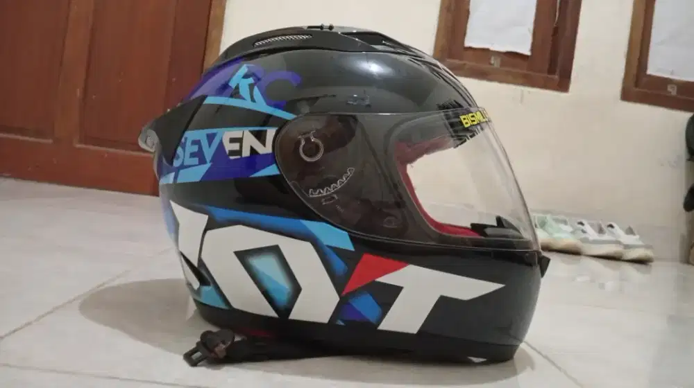 Helm KYT Rc seven