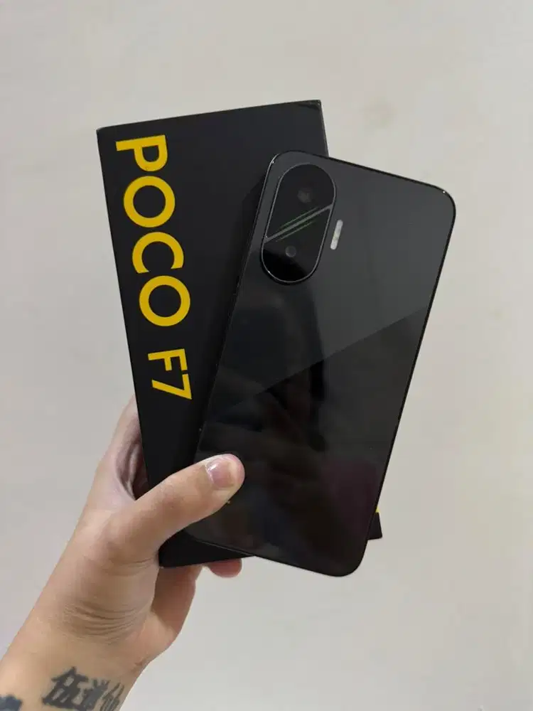 Poco F7 12/512 on garansi