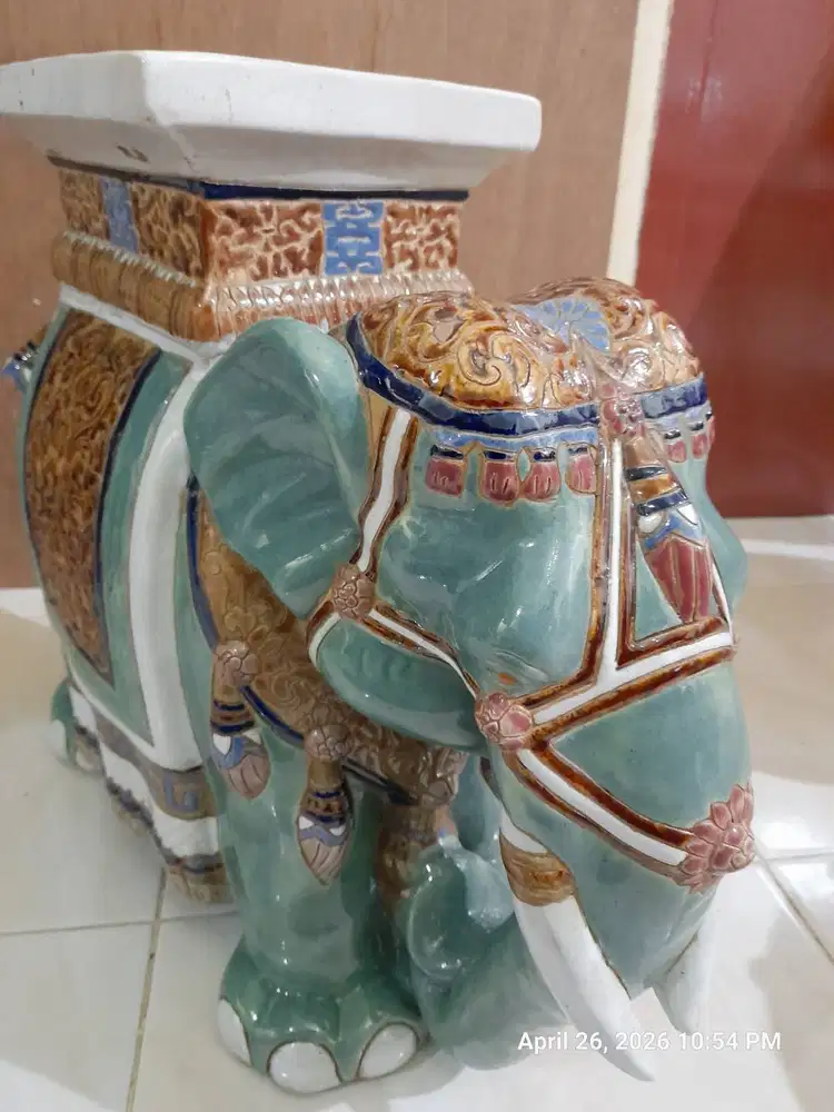 GUCI KERAMIK MODEL GAJAH