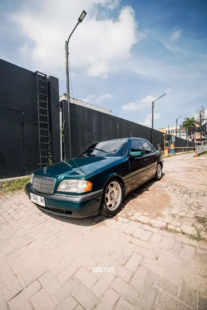 Mercedes-Benz W202 c180