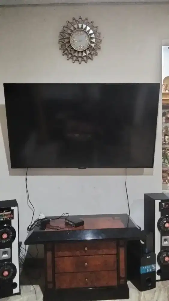 For sale TV 65 inci merk SHARP