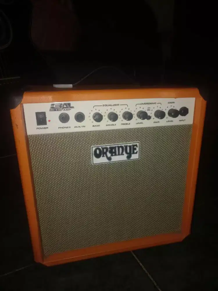 amply gitar oranye