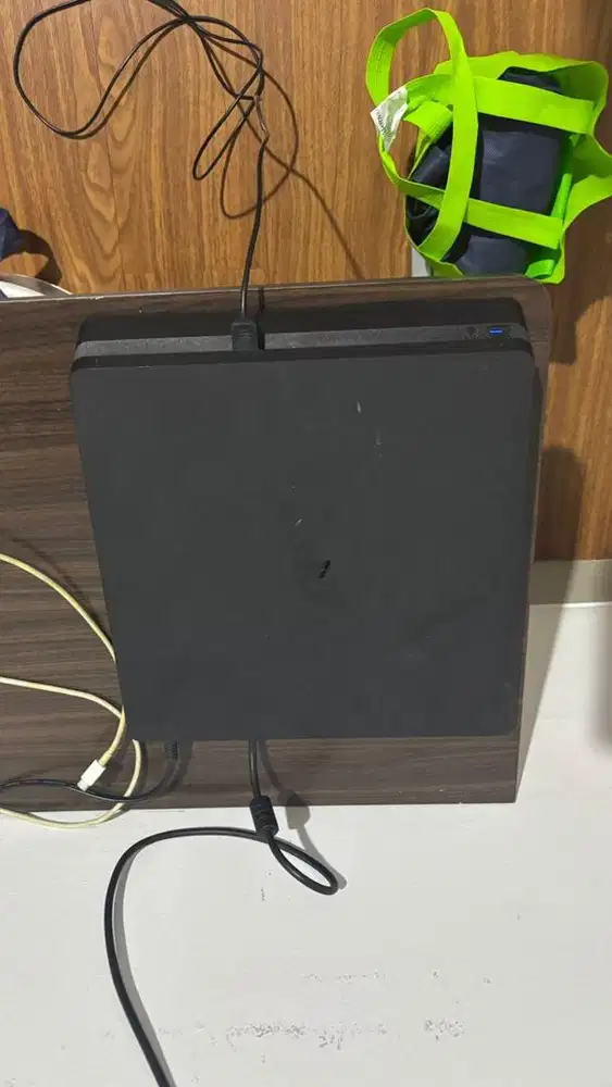 Sony ps4 slim 500gb masih segel sony mulus