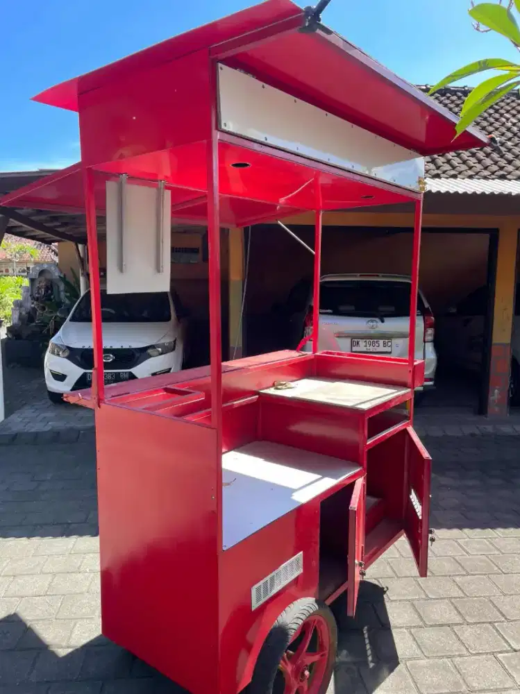 Booth kontainer masih baru