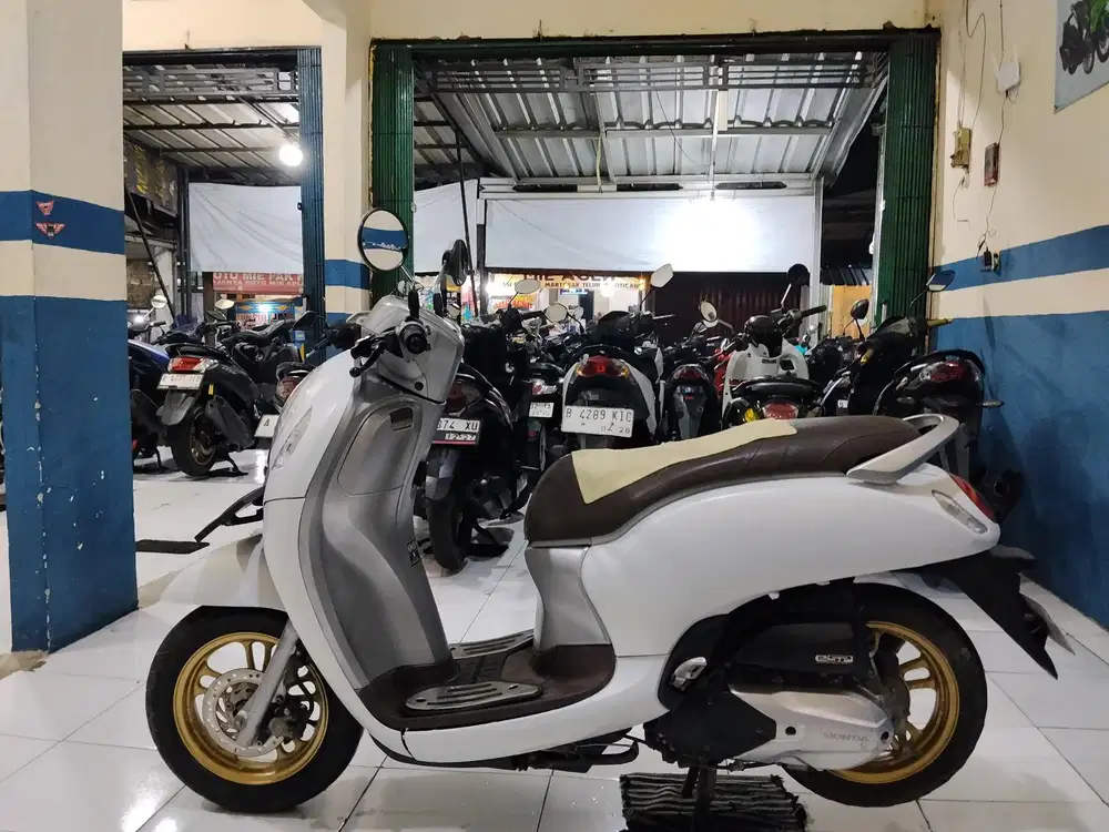 Dijual Honda scoopy frestige 2021 pajak panjang super mulus