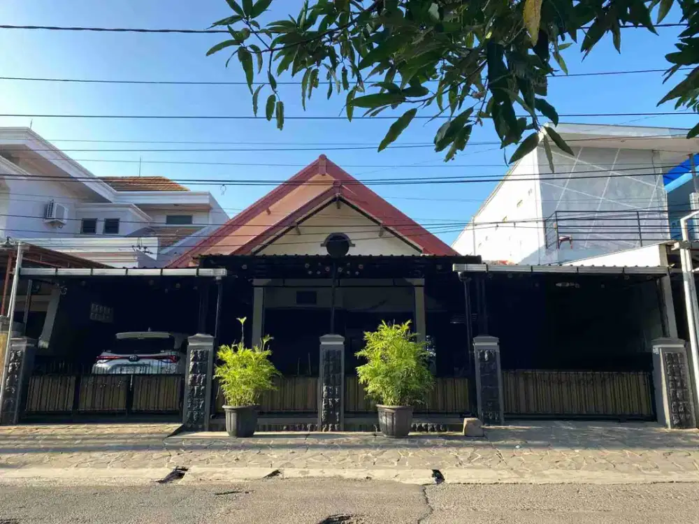 Rumah di Jl Sawojajar Krobokan Semarang Barat menghadap REL KA