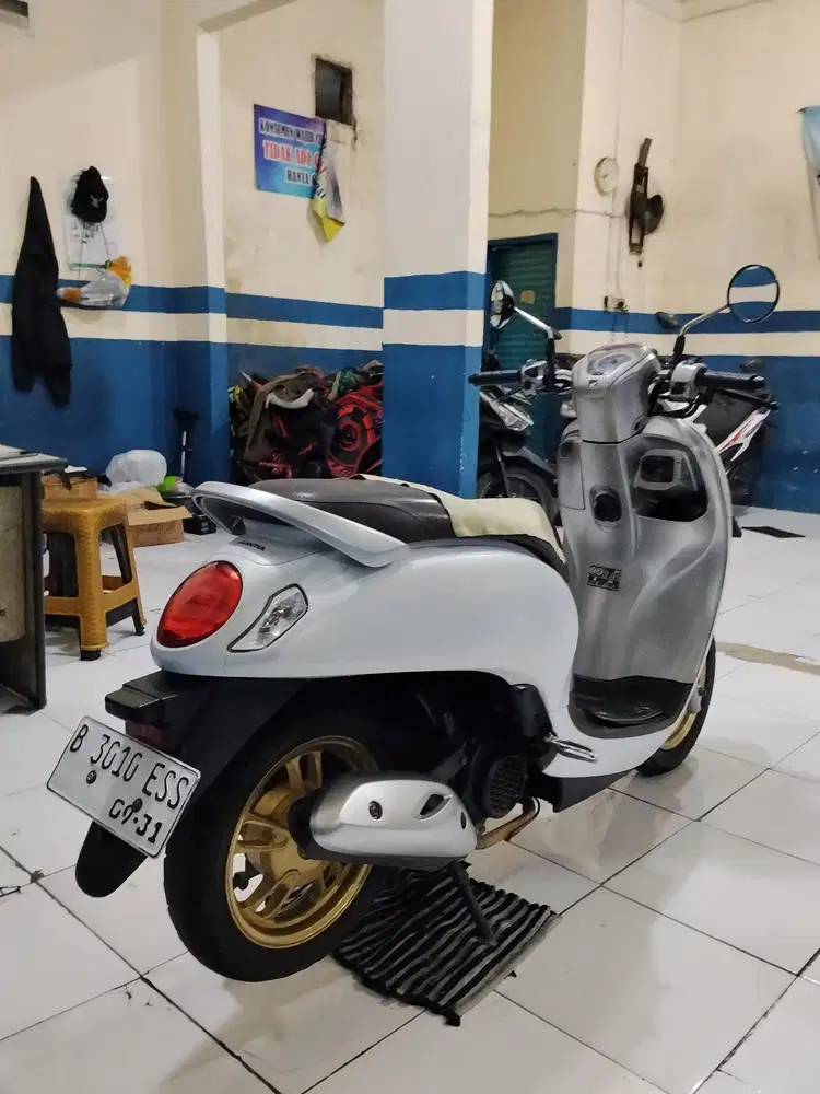 Dijual Honda scoopy frestige 2021 pajak panjang super mulus