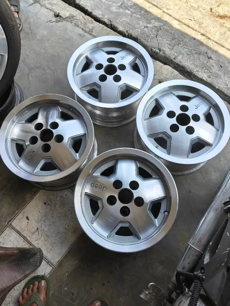 Jual vleg OEM Cherokee XJ R15x7 et31 pcd 5x114 madi'en USA