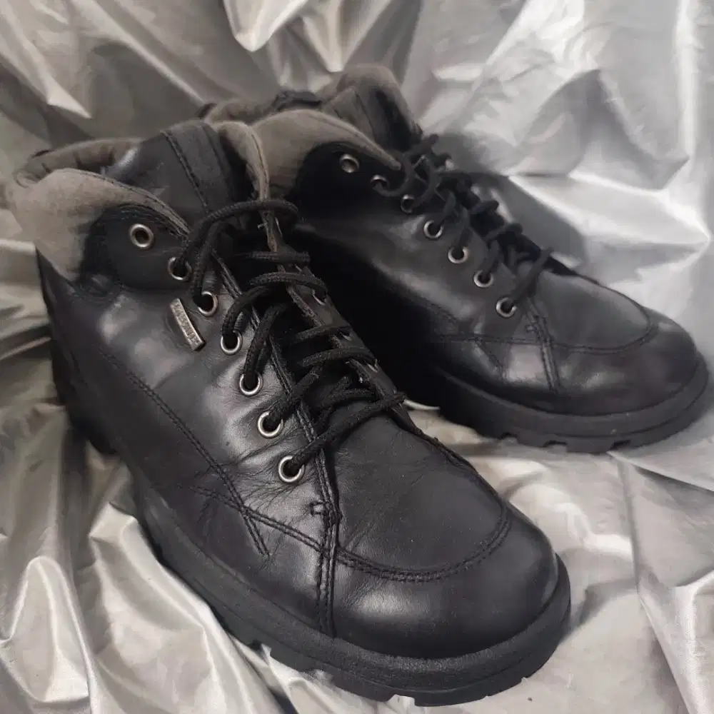 thriftSEPATU kulit CAT sz43