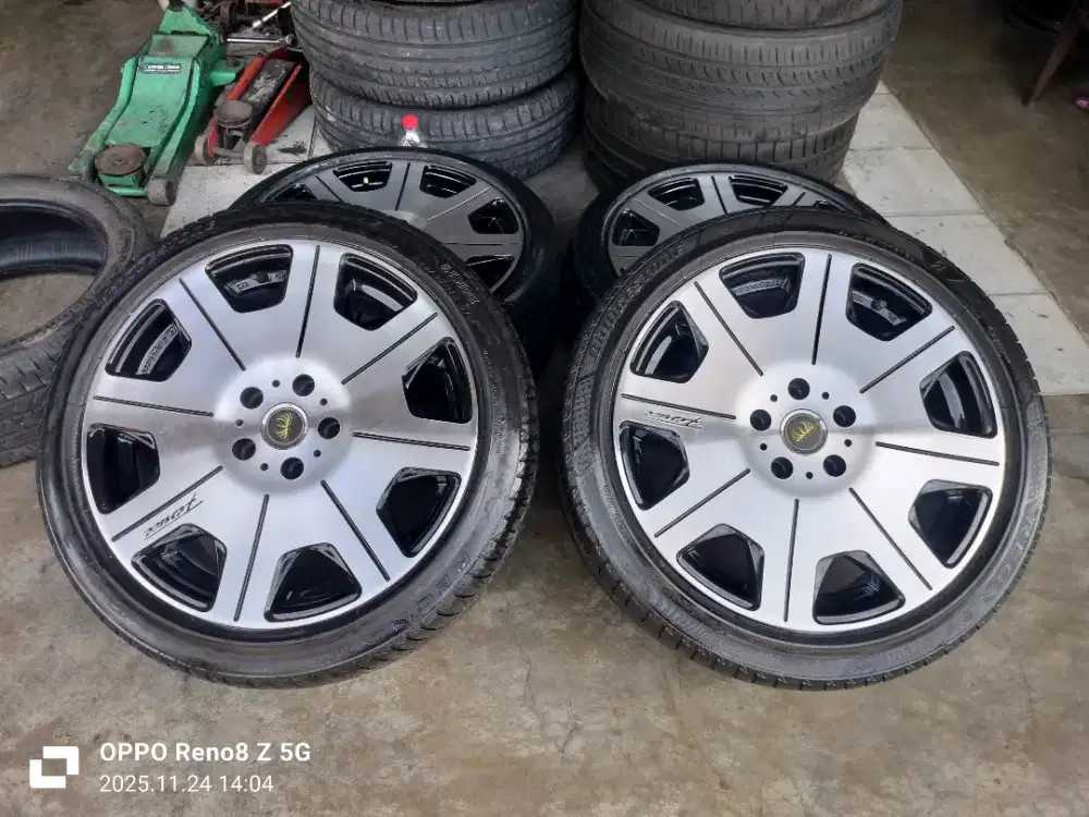 Jual vleg R18 pcd 5x114 kond mulus d balut ban 225 45 R18 kond 85%
